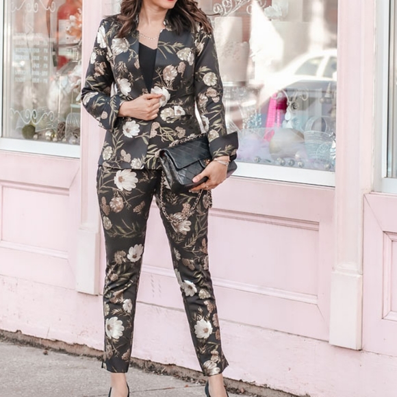 Floral two peice suit - Picture 4 of 4